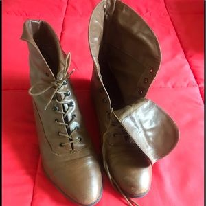 💥“EUC”💥BROWN TURNED DOWN LACED ANKLE BOOT